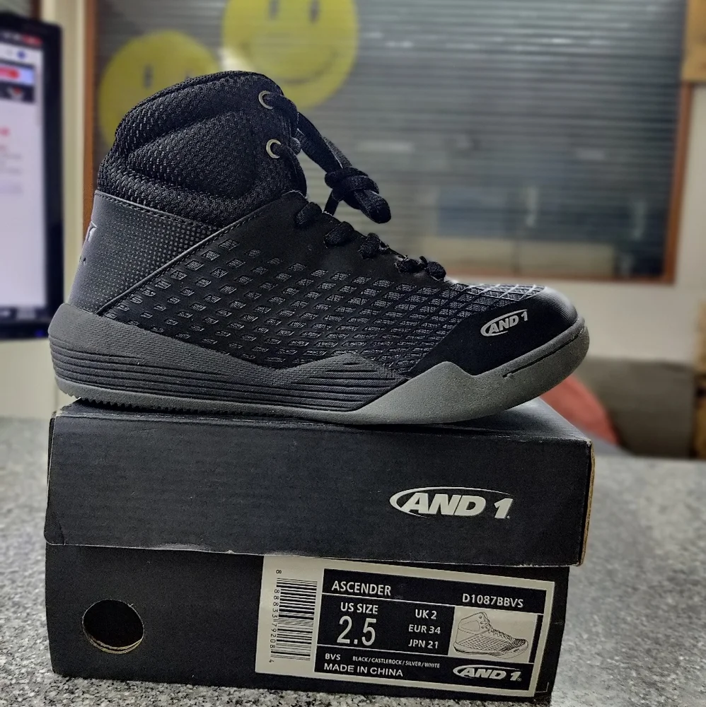 And 1 original unused basket ball shoes for kids - Picture 1 of 5